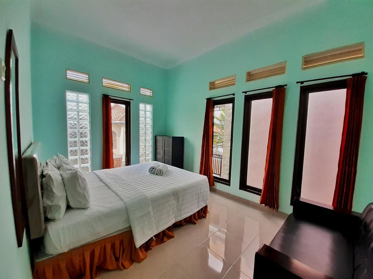 Villa 3 Bedroom Edelweis No. 7 Near Museum Angkut Batu  Exterior photo